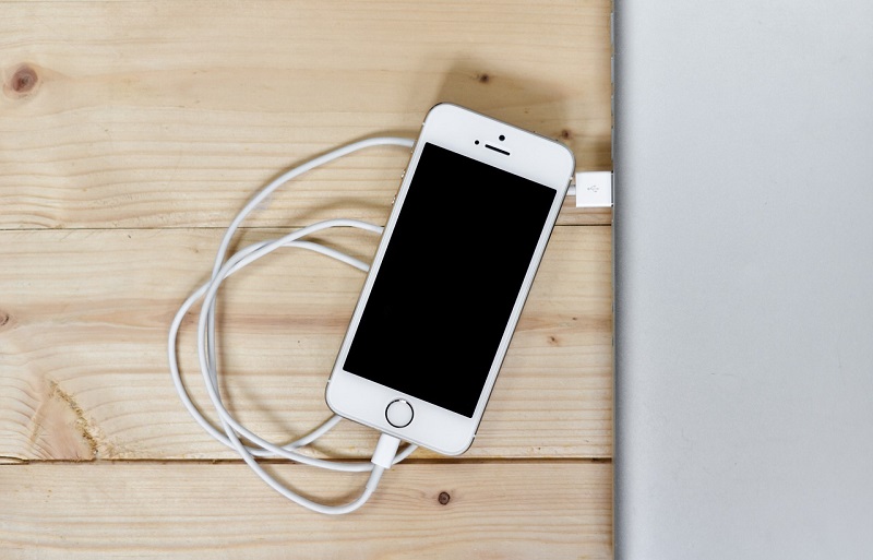 Original punjač za iPhone štiti vašu bateriju od uništenja!