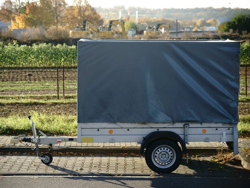 cerada za prikolicu automobila štiti teret