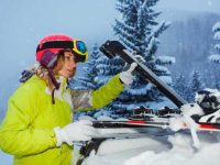 Krovni nosači za skije za praktičan prijevoz zimske opreme krovni nosač za skije